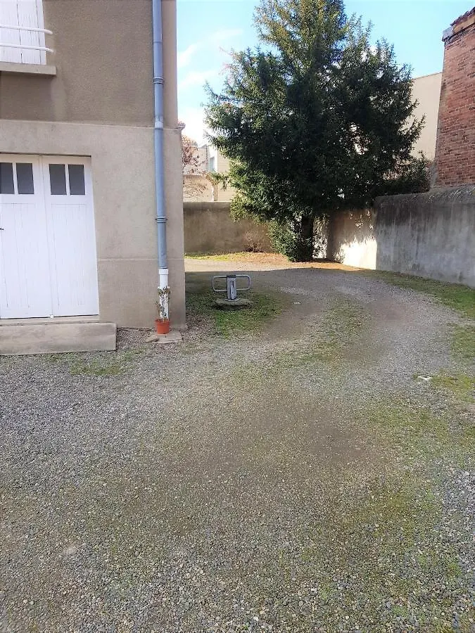 Issoire Centre, T2 Bergere Avec Parking Apartment