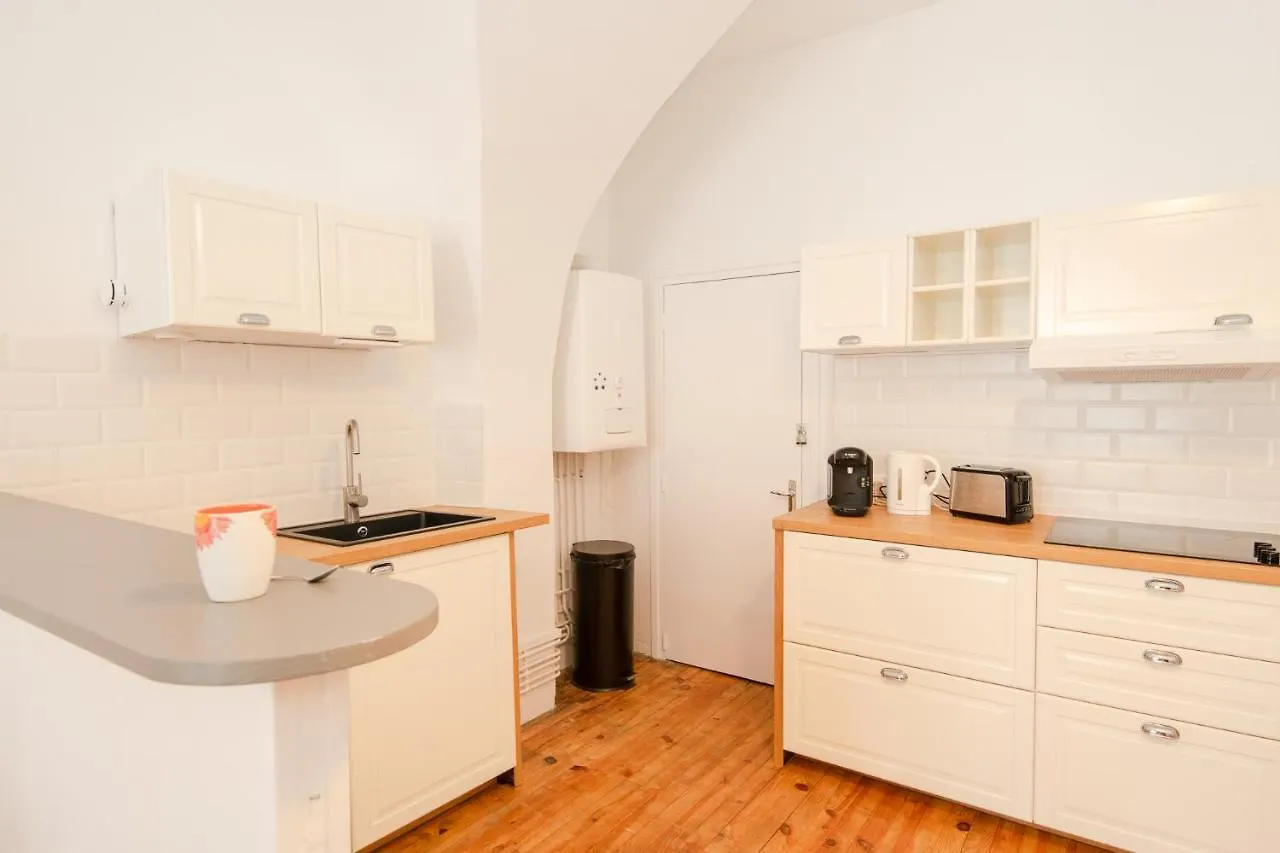 Issoire Centre, T2 Bergere Avec Parking Apartment 0*,  France