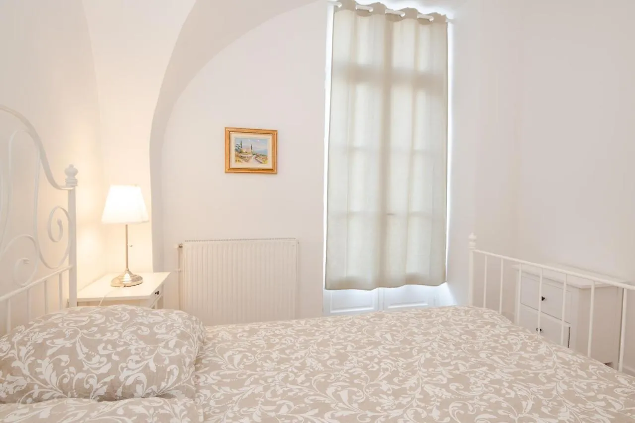 Issoire Centre, T2 Bergere Avec Parking Apartment 0*,